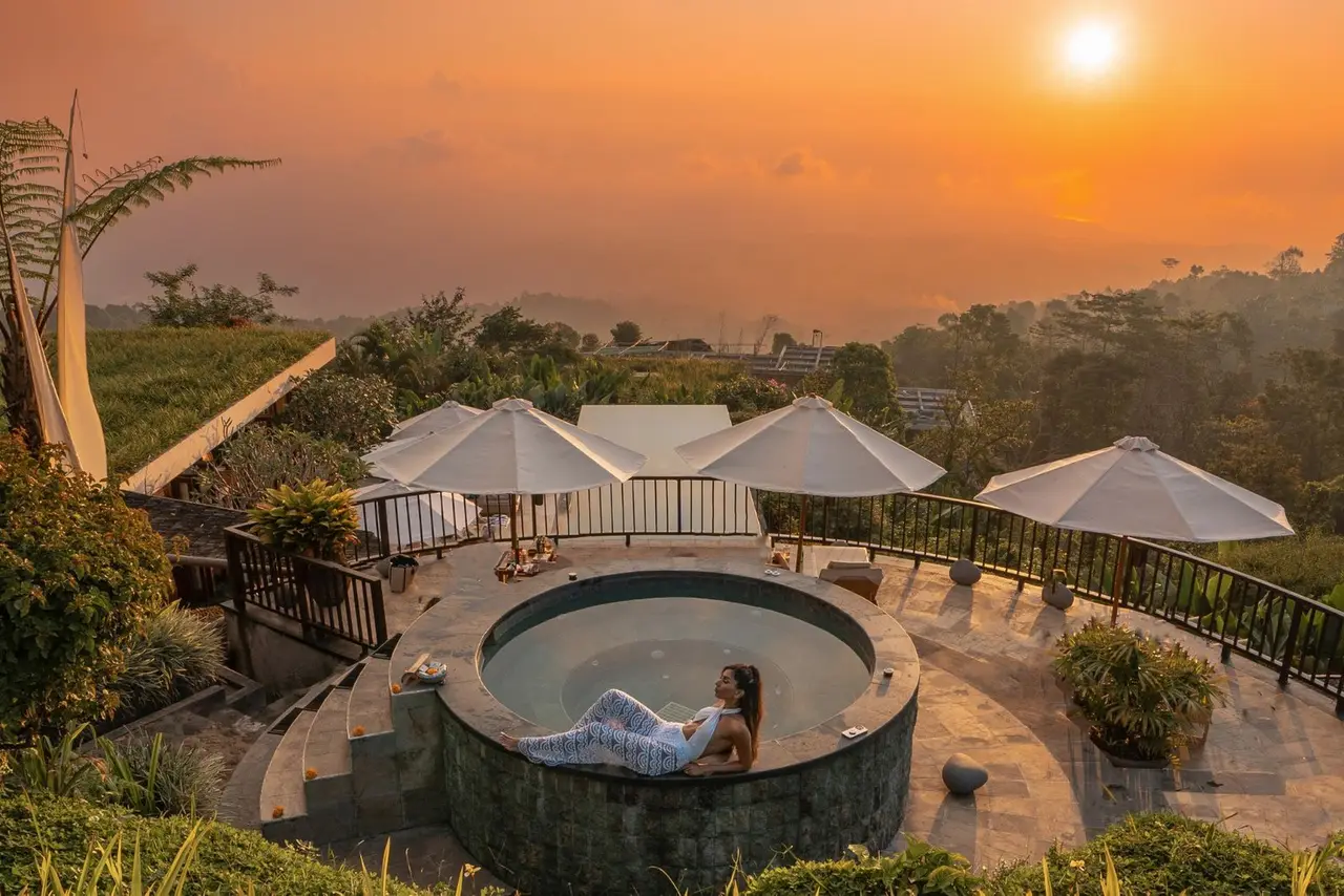 Munduk Moding Plantation, North Bali - sunset view from the highland resort