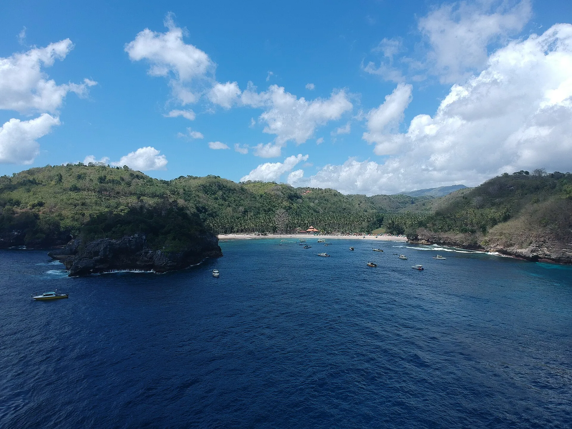 Blue Harbor Beachfront Villas & Resto, Nusa Penida - teak-wood beachfront villas in Ped