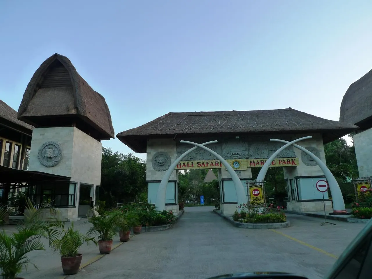 Bali Safari & Marine Park, Gianyar - park grounds and safari setting