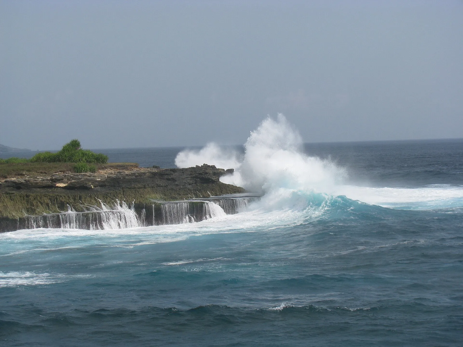 Devil's Tear, Nusa Lembongan - sea-spray blowhole on the southwest coast