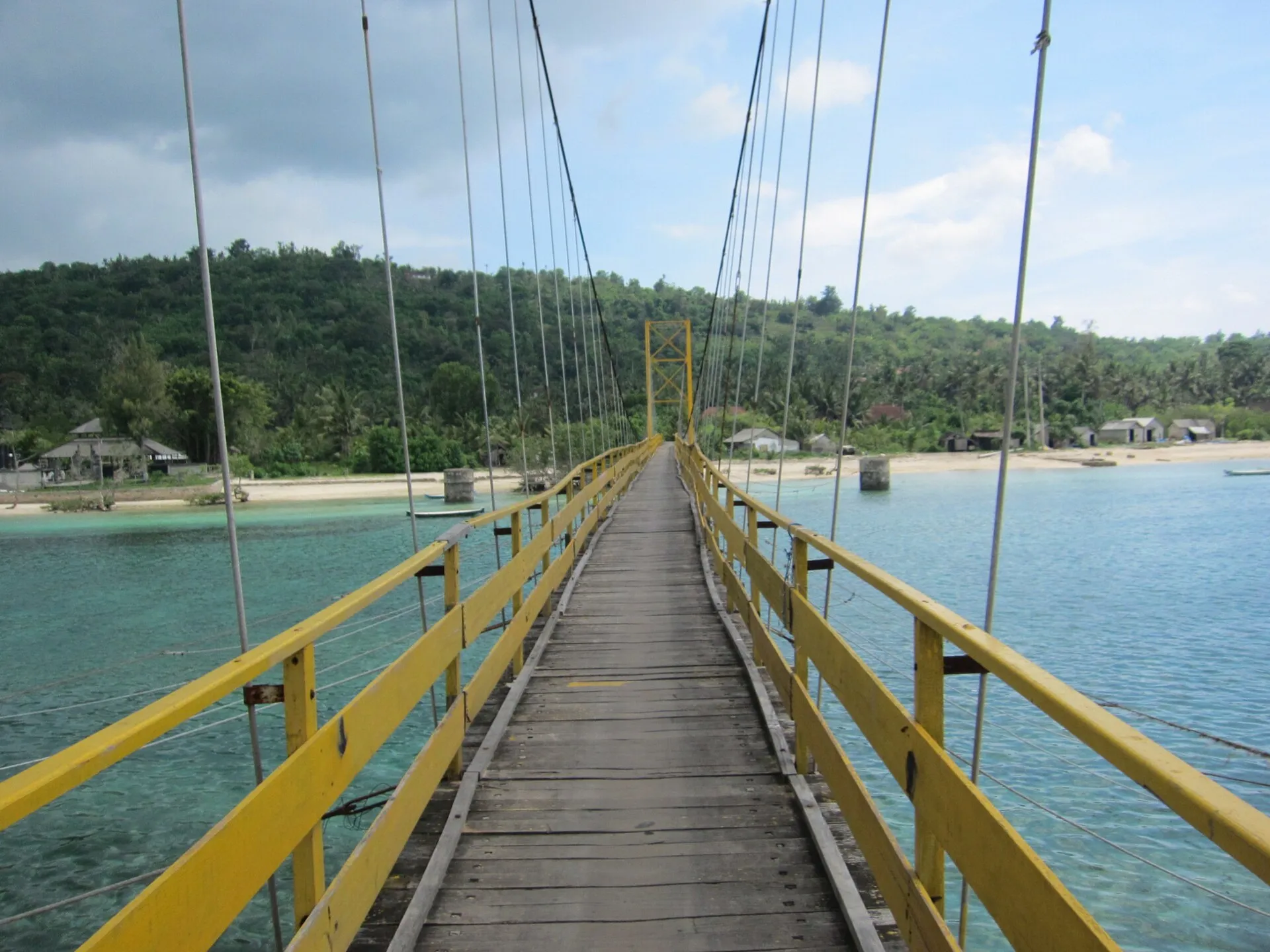 Yellow Bridge, Nusa Lembongan - yellow suspension bridge connecting Lembongan and Ceningan